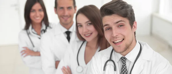 自信快乐的一组医生的画像 — 图库照片
