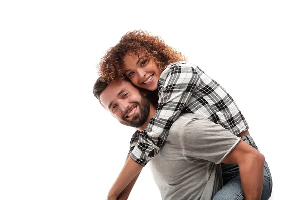 Retrato de um casal alegre e feliz — Fotografia de Stock