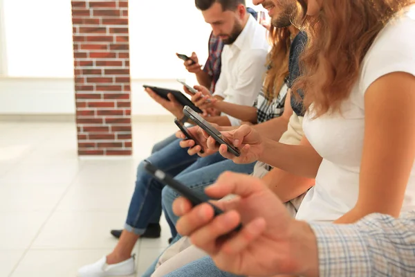 Business team using a mobile device — Stock Photo, Image