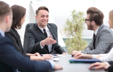 işadamı çalışanı ile bir toplantıda