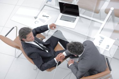 top.handshake meslektaşlarıyla görüntülemek