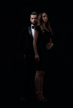 şık erkek ve kadın yan yana studio poz.