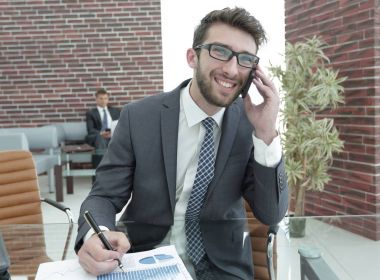 bir istemci için smartphone üzerinde söz avukat