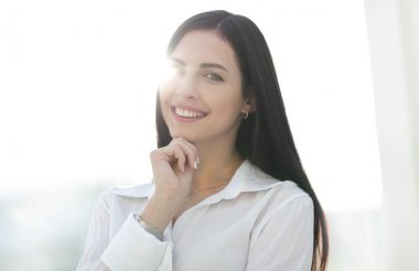 modern başarılı genç kadının yakın çekim yüz