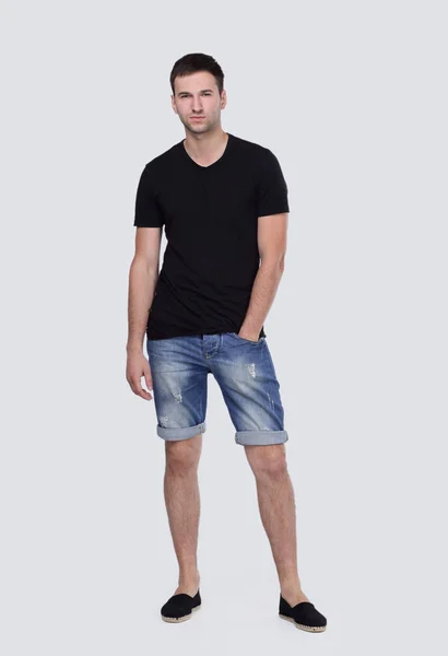 Cara elegante em shorts e uma camiseta — Fotografia de Stock