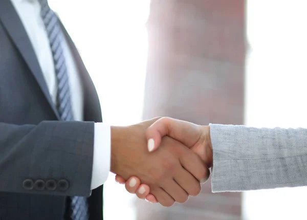 Empresarios apretón de manos después de una exitosa reunión de negocios —  Fotos de Stock