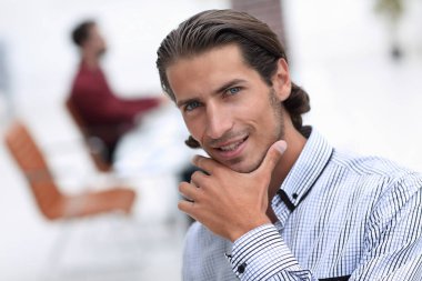 başarılı bir adam portresi