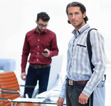 modern bir ofiste daimi çalışanları