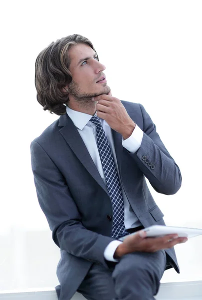 Hombre de negocios moderno con tableta mirando espacio de copia —  Fotos de Stock