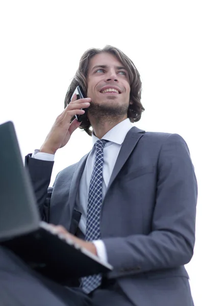 Primo piano. Uomo d'affari di successo che parla al telefono — Foto Stock