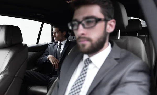 Business people sitting in car — Stock Photo, Image