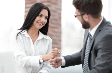 yakın çekim. iş takım üyeleri kendi başarı göster.