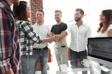 modern ofis iş el sıkışma