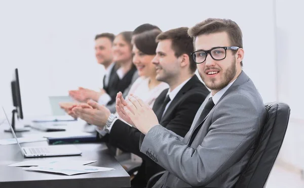 Manager and business team applauding the speaker — Stock Photo, Image