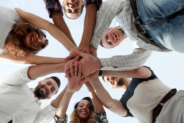 Geschäftsteam mit zusammengeklammerten Händen — Stockfoto