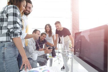 yeni fikirleri tartışmak fotoğraf editörleri