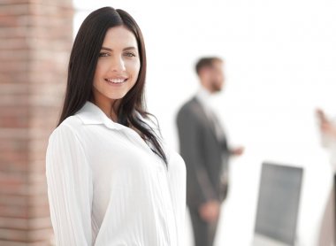 perspektif başarılı genç kadın ofiste