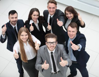 muzaffer iş takım bir başparmak kaldırdı