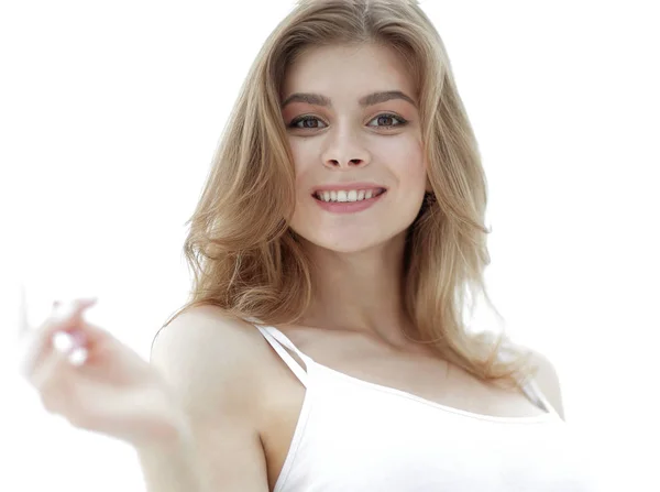 Retrato de primer plano de una cara de mujer joven con maquillaje ligero — Foto de Stock