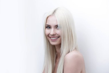 güzel sarışın kadının yakın çekim yüz.