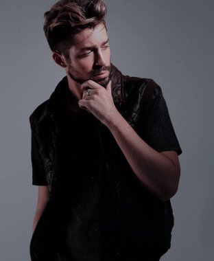 zarif genç yakışıklı adam