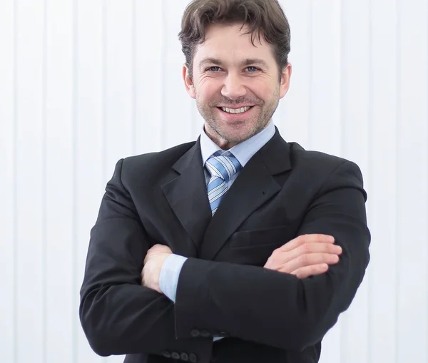 Retrato de feliz sorridente jovem empresário — Fotografia de Stock