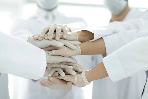 Mani unite del team medico da vicino — Foto Stock