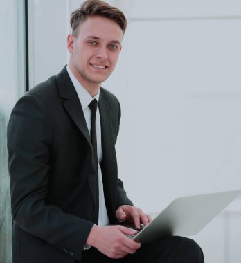 Internet kavramı: başarılı bir öğrenci olan dizüstü deals