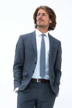 Beyaz arka plana bakan zarif insanlar.