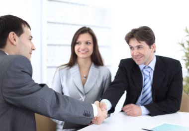 İş yerinde el sıkışma iş ortakları