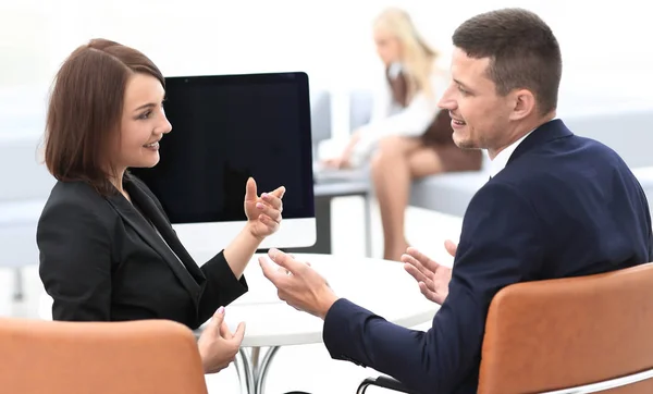 Business associates talking at a Desk. — Stock Photo, Image