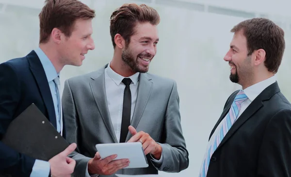 Team di successo di colleghi che fanno grande incontro discussione in — Foto Stock