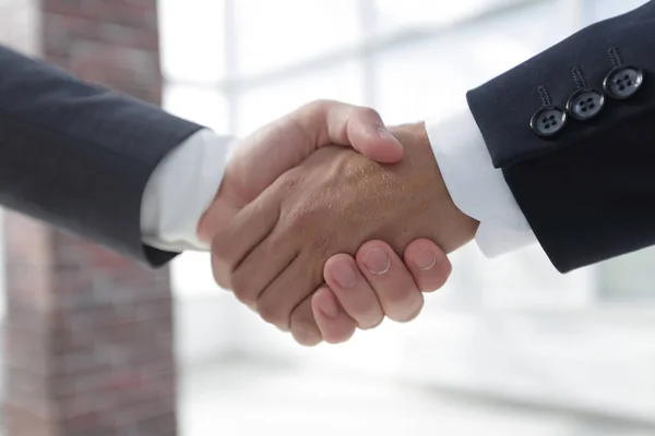 Closeup.handshake 的商业伙伴 — 图库照片
