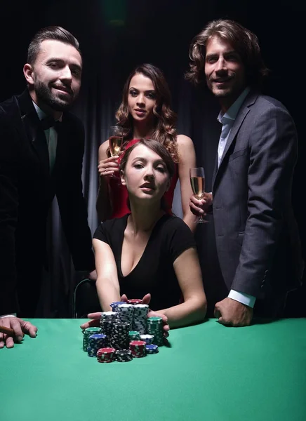 Woman doing all-in playing poker — Stock Photo, Image