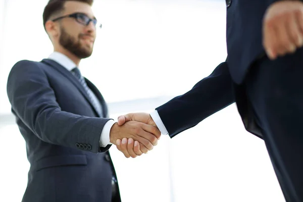 Podnikatelé, takže handshake - obchodní etiketa, congratulatio — Stock fotografie
