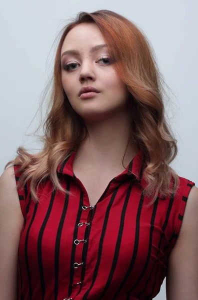 Blonde with curly hairstyle and red lips — Stock Photo, Image