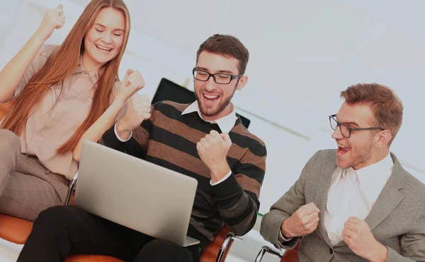 Erfolgreiches Wirtschaftsteam erhielt hervorragende Arbeit — Stockfoto