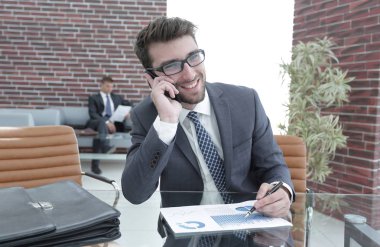 mali kar tartışan işadamı