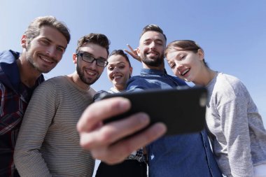 bir selfie alarak öğrenci grubu