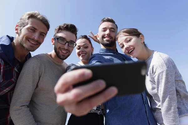 bir selfie alarak öğrenci grubu