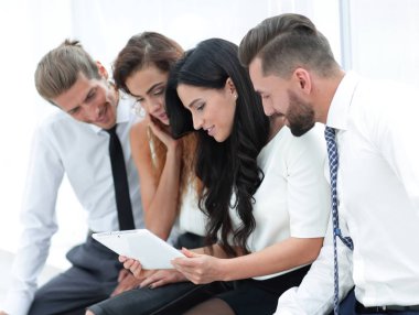 closeup.business takım tablet bilgisayar arıyor.