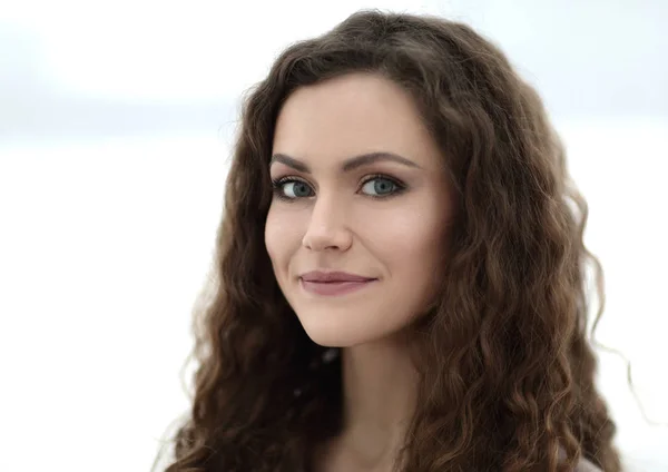 Primer plano. La cara de una hermosa mujer moderna . — Foto de Stock