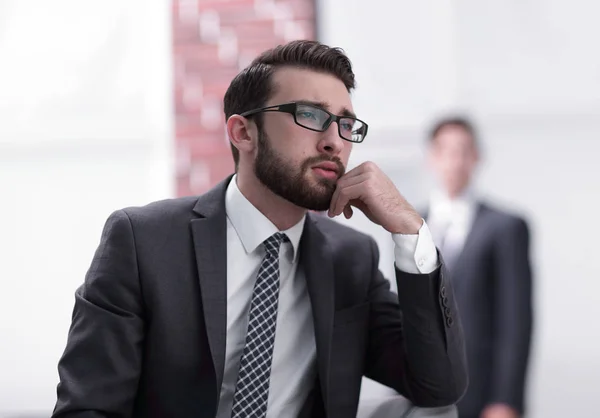 Pensive Business Man сидить у конференц залі — стокове фото