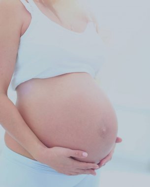 kadın onun bebek carpma tutar
