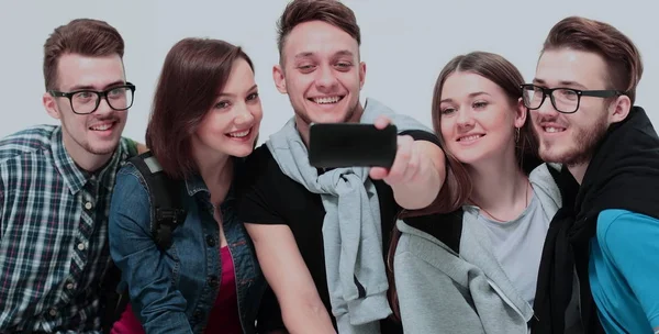 Groep jonge mensen zitten op de Bank, glimlacht en stuurt een s — Stockfoto