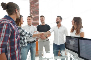 karşılıklı ortak yaratıcı ofiste