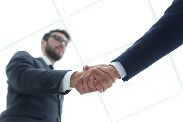 Concetto di successo nel mondo degli affari stretta di mano dei partner — Foto Stock