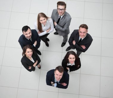 Yukarıdan bak. Genç ve gelecek vaat eden iş adamları