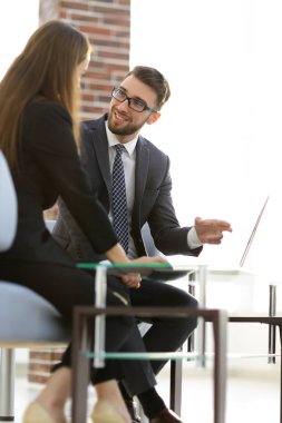 Coworking, yeni başlangıç fikir gösteren yaratıcı Yöneticisi