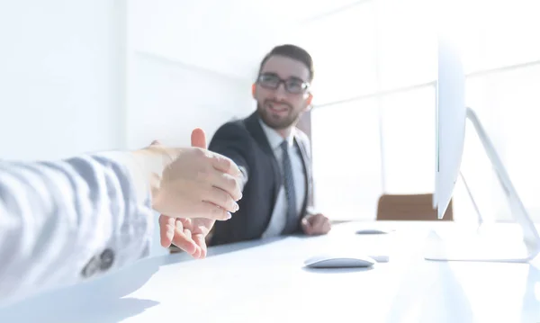 Closeup.handshake 사업 사람들은 사무실에서 — 스톡 사진